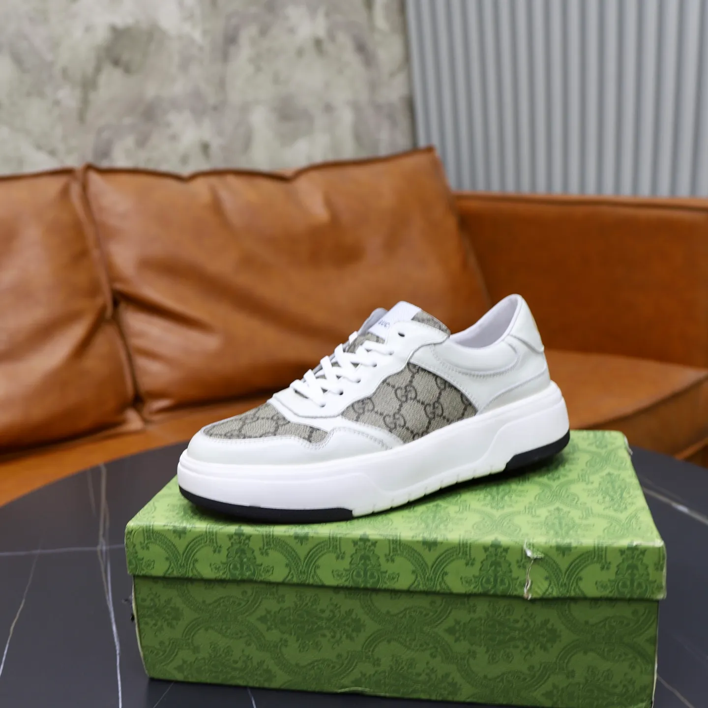 Men's shoes 💰440💰🙅‍♂️🙅‍♂️🙅‍♂️ Brand: GUCCI Standard code: 38–44 (45 can be customized) Grade: Same as the official website Material: Original cowhide fabric Comfortable pigskin lining Lightweight and wear-resistant outsole Style category: Men's fashionable casual shoes and boots Running sneakers Distinguished luxury brand elements Top luxury color: actual picture color